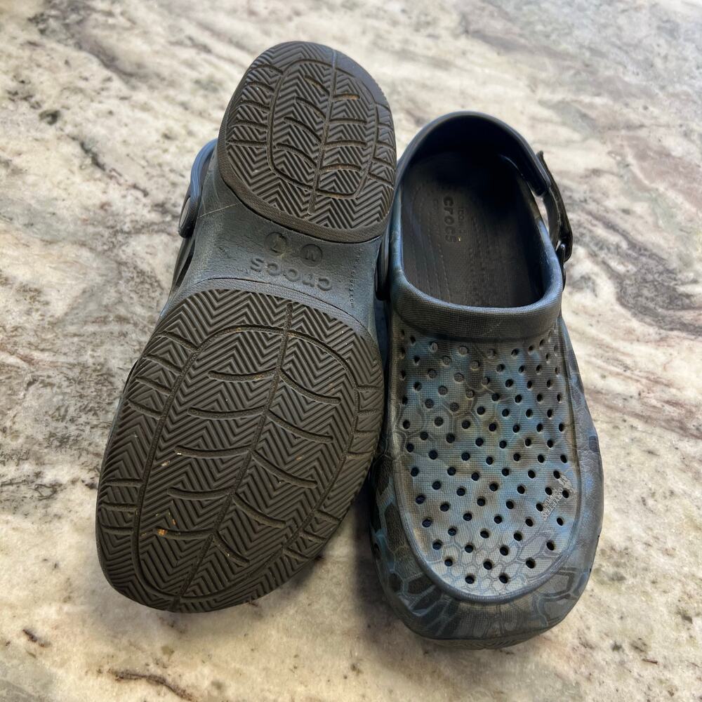 Croc's Men's Blue + Black Water Shoes Size 7 - Picture 3 of 5
